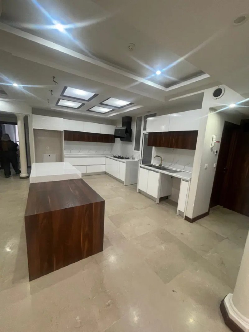 آپارتمان 209 متری سه خوابه در تهرانپارس غربی تهران14885342362