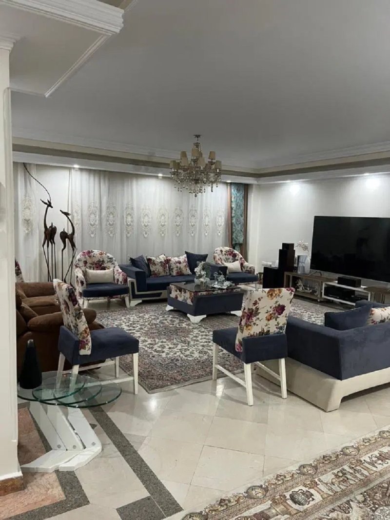 آپارتمان 125 متری سه خوابه در درختی تهران
