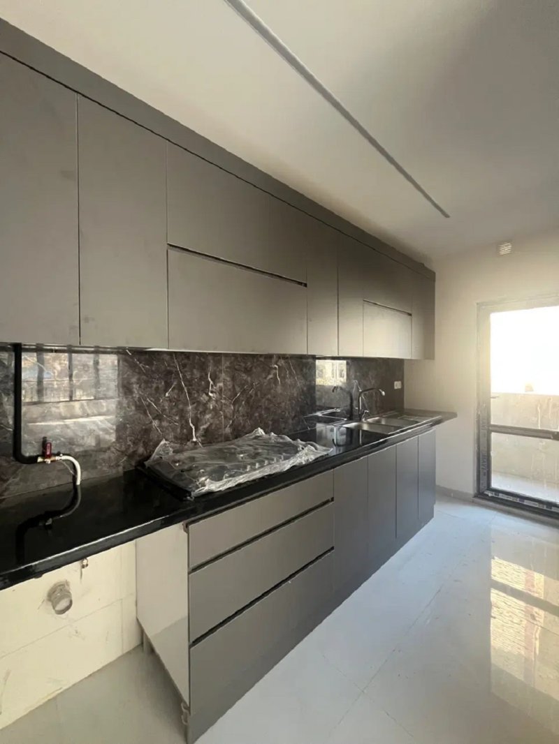 آپارتمان 142 متری سه خوابه در معلم رشت15135444390