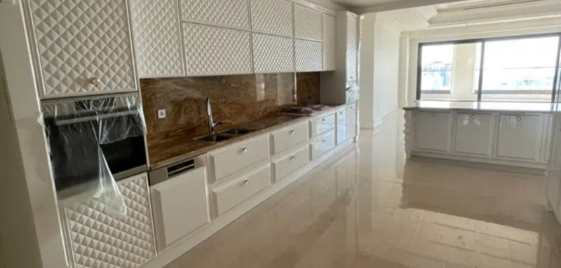 آپارتمان 300 متری چهارخوابه در شهرک غرب تهران15155944560