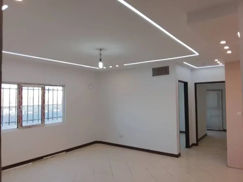 آپارتمان 83 متری دو خوابه در فاز 6 پرند15165844655