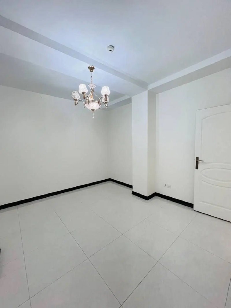 آپارتمان 82 متری دو خوابه در فاز 6 پرند15165944657