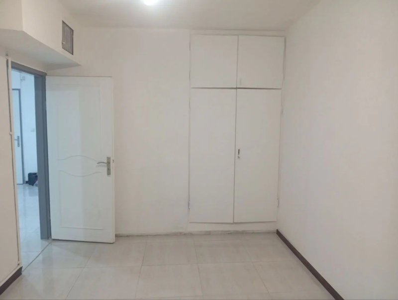 آپارتمان 75 متری دو خوابه در قلمستان کرج15232345480