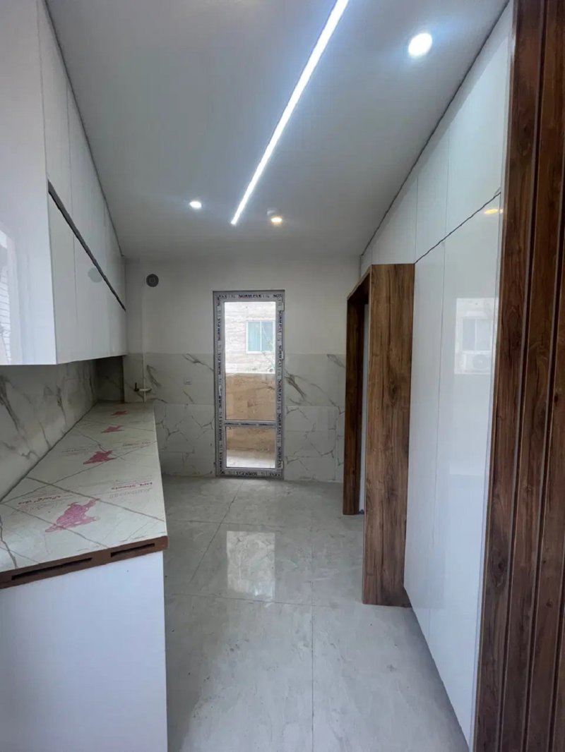 آپارتمان 105 متری دو خوابه در معلم رشت15372946775