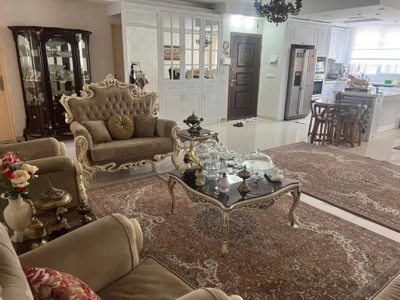 آپارتمان 111 متری دو خوابه در درختی تهران
