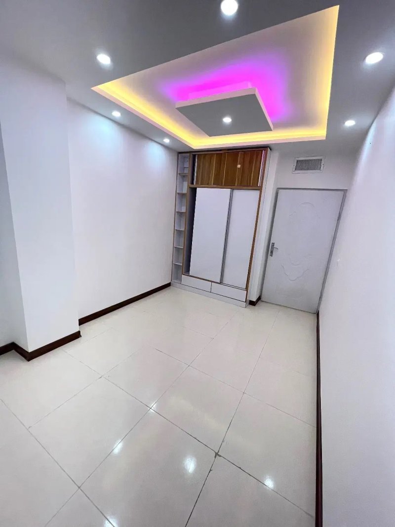 آپارتمان 107 متری دو خوابه در فاز 6 پرند15510948372
