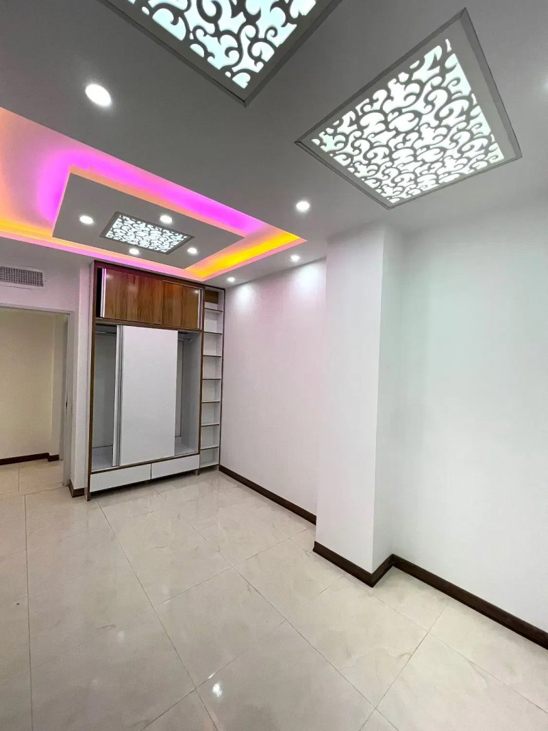 آپارتمان 105 متری دو خوابه در فاز 6 پرند15511048375