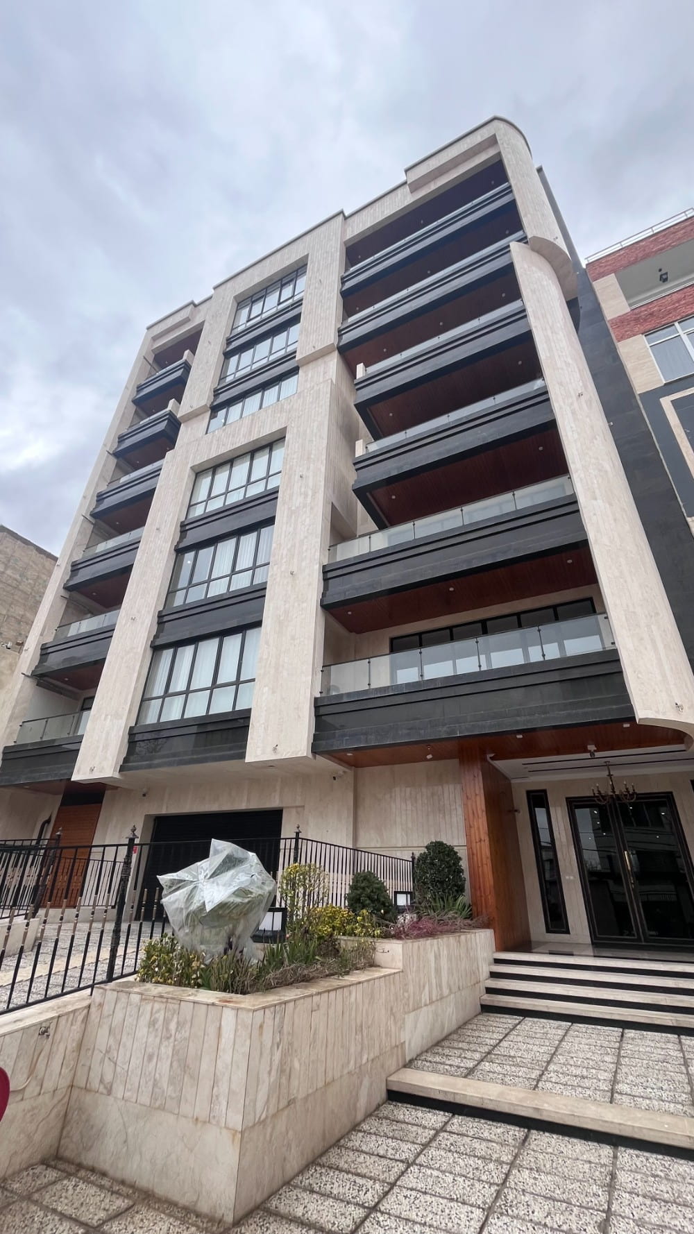 آپارتمان 200 متری سه خوابه در گوهردشت کرج