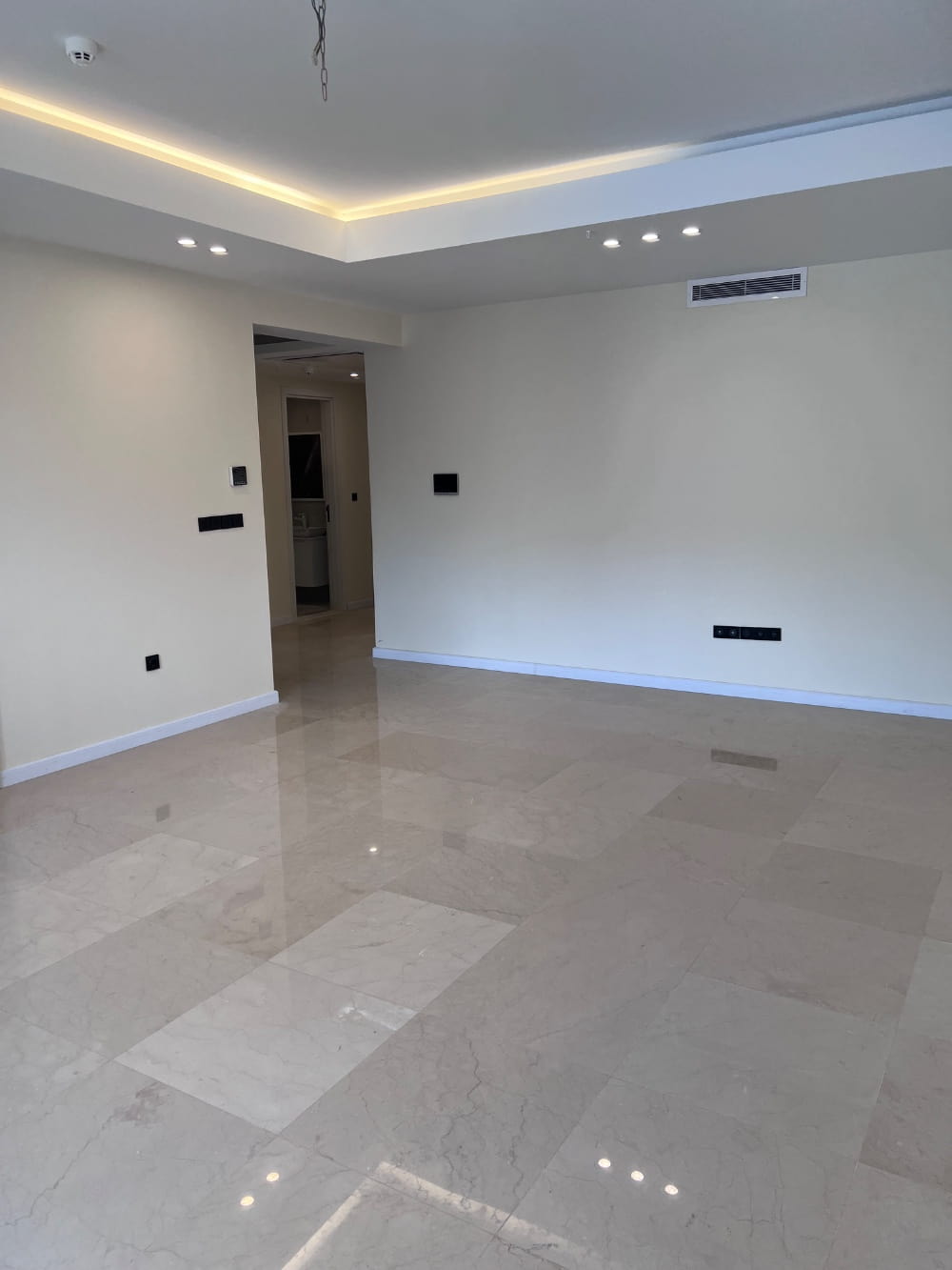 آپارتمان 74 متری دو خوابه در شهران جنوبی تهران15767151133