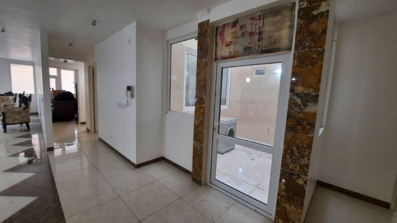 آپارتمان 227 متری چهارخوابه در طالقانی همدان1277617919