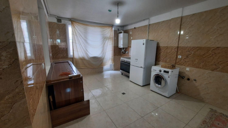 آپارتمان 227 متری چهارخوابه در طالقانی همدان1277617920