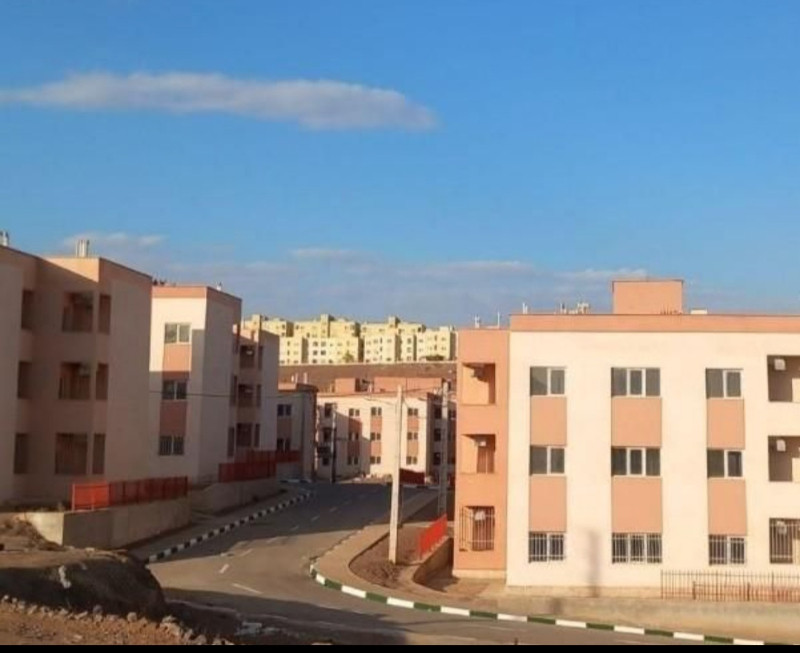 آپارتمان 80 متری دو خوابه در رسول اکرم پرند با وام1282159746